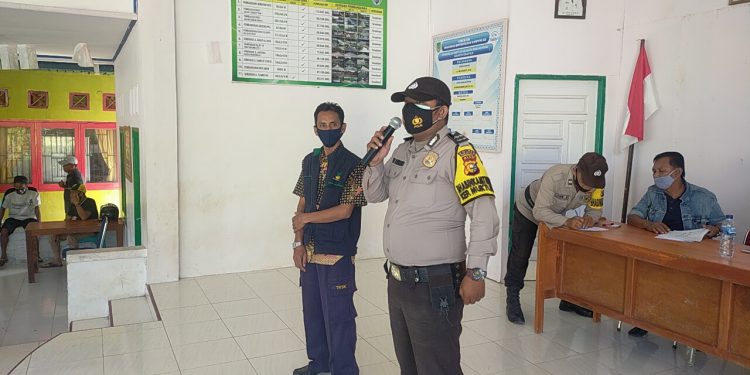 Polsek Rimba Melintang Polres Rohil Amankan Penyaluran BST Ke 338 KK Masyarakat Penerima