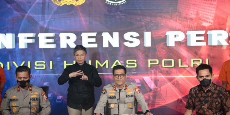 Terekam CCTV, 2 Pencuri Baterai Genset Berhasil di Tangkap Tim Opsnal Polsek Bangko.