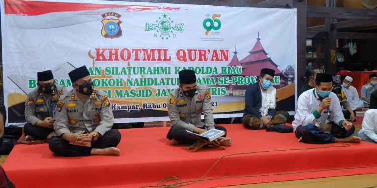 Kapolda Riau Ikuti Khotmil Qur’an dan Silaturahmi di Masjid Jami’ Air Tiris Kampar, Kapolres Jajaran Menandatangani MoU Dengan NU