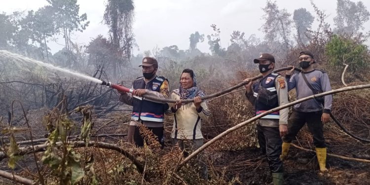 Kapolsek Panipahan beserta tim reskrim berhasil tangkap satu dari dua pelaku pencurian dengan kekerasan yang menyebabkan hilangnya nyawa korban