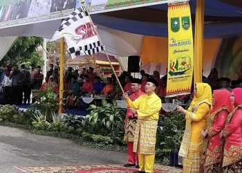 Gubernur Riau Lepas Pawai Ta’aruf MTQ Riau di Rohil