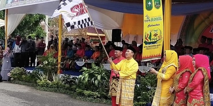Gubernur Riau Lepas Pawai Ta’aruf MTQ Riau di Rohil