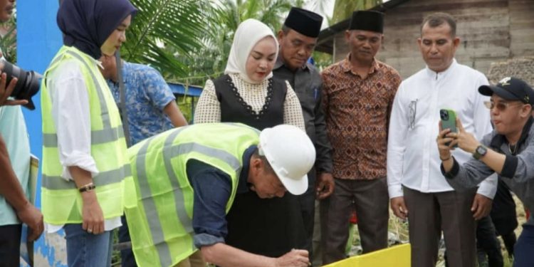 Afrizal Sintong Resmikan SPAM di Bagan Punak Pesisir