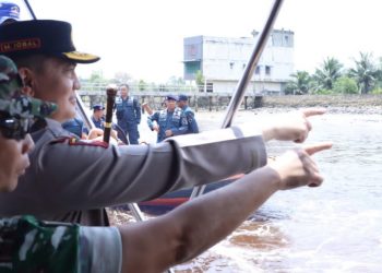Kapolres Inhil Dampingi Kapolda Riau Tinjau Korban Laka Laut 