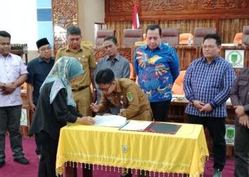 DPRD Rohil Rapat Pansus Ranperda Desa Menjadi Kepenghuluan