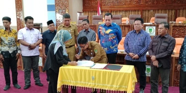 DPRD Rohil Rapat Pansus Ranperda Desa Menjadi Kepenghuluan