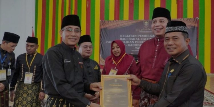 DPRD Rohil Melalui Pansus 3 Terima Penghargaan LAM Tentang Warkah Calon Penghulu