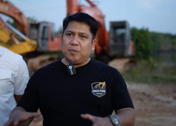 Atasi Banjir Pemkab Bengkalis Turunkan Alat Berat Eskavator Amfibi