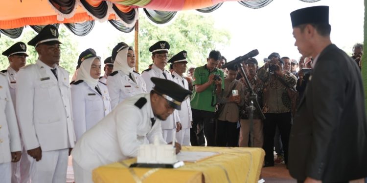 Bupati Rohil Lantik 23 Penjabat Penghulu Dari 5 Kecamatan 