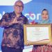 Bupati Kasmarni Bergelar Datuk Seri Setia Amanah Terima Penghargaan Cakaplah Award 2024