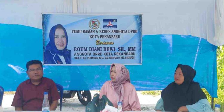 Anggota DPRD Pekanbaru Roem Diani Dewi Jemput Aspirasi di Jalan Putri Malu