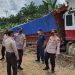 Polsek Tanah Putih Motori Perbaikan Jalan Rusak di KM21 Menggala Sempurna