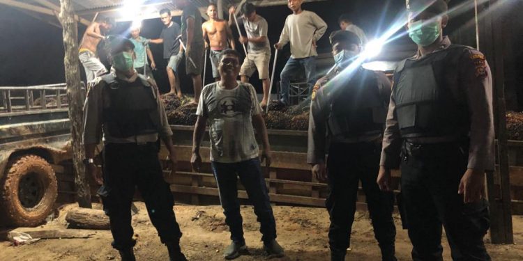 Sabhara Polres Rohil Laksanakan Giat Patroli R4 Pemantapan Harkamtibmas dan Sosialisasi Protokol kesehatan Covid-19