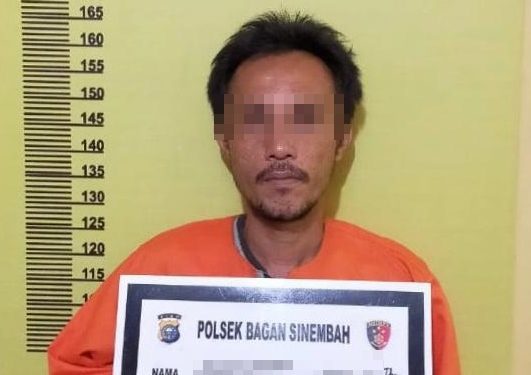 Kapolda Riau Menerima Penghargaan Dari Siber Riau Award