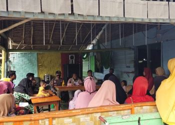 Polsek Panipahan Laksanakan Kegiatan Pendampingan Pembagian Program Keluarga Harapan ( PKH )