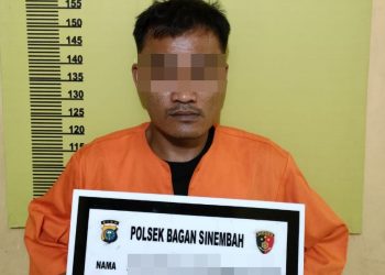 Terekam CCTV, 2 Pencuri Baterai Genset Berhasil di Tangkap Tim Opsnal Polsek Bangko.