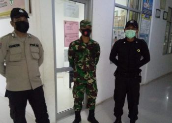 Polri dan TNI Laksanakan Pengamanan Vaksin Sinovac ( Covid 19 ) di Puskesmas Panipahan Wilayah Hukum Polsek Panipahan.