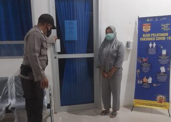 Polri dan TNI Laksanakan Pengamanan Vaksin Sinovac ( Covid 19 ) di Puskesmas Panipahan Wilayah Hukum Polsek Panipahan.