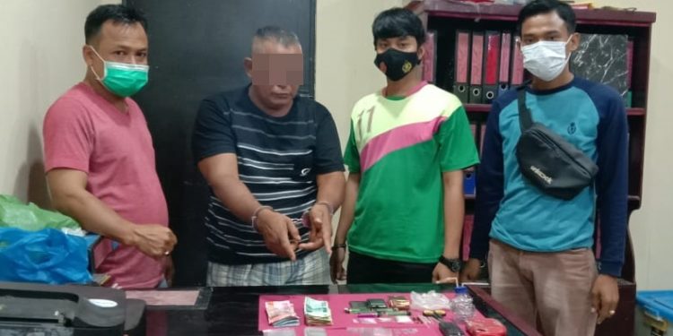 Diduga Rumahnya Sering Menjadi Tempat Transaksi Narkoba, Personel Polsek Tanah Putih Tangkap Pelaku saat Masih Berada di Rumah