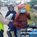 Bhabinkamtibnas Polsek Simpang Kanan Laksanakan Kegiatan Pengolahan Tanah Untuk Persiapan Lahan Pertanian dan Perikanan di Lokasi Ketahanan Pangan di Wilayah Polsek Simpang Kanan.