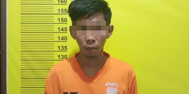Congkel Jendela Rumah Lalu Curi Dompet, Pelaku Di Ciduk Polsek Kubu Di Kamarnya