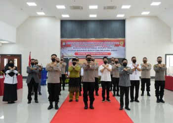Kapolres Rokan Hilir AKBP Nurhadi Ismanto SH SIK Turun Langsung Melakukan Pemadaman dan Pendinginan Sejumlah Titik Api di Dusun 3 Kepenghuluan Labuhan Papan Kecamatan Tanah Putih Tanjung Melawan Kabupaten Rokan Hilir