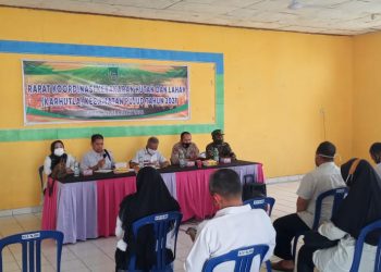 Kapolres Rokan Hilir AKBP Nurhadi Ismanto SH SIK Turun Langsung Melakukan Pemadaman dan Pendinginan Sejumlah Titik Api di Dusun 3 Kepenghuluan Labuhan Papan Kecamatan Tanah Putih Tanjung Melawan Kabupaten Rokan Hilir