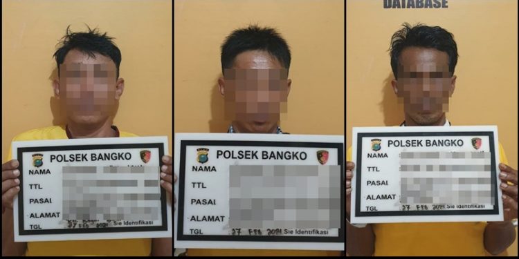 Polsek Tanah Putih Laksanakan Kegiatan Fogging di Mapolsek dan Asrama Polsek Tanah Putih.