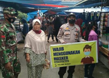 Patroli Pasar, Polsek Bunut Himbau Warga Taat Prokes