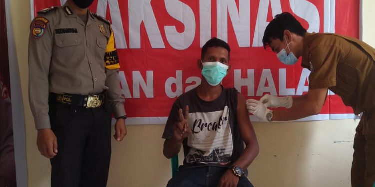 Polsek Bunut Monitoring Pelaksanaan Vaksinasi di Puskesmas