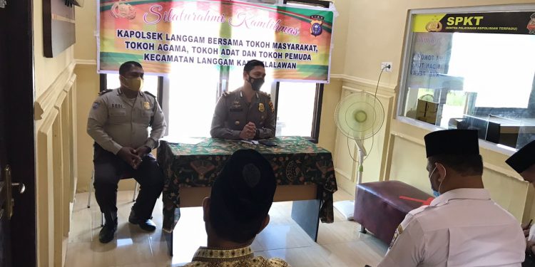 Kapolsek Langgam Jalin Silaturahmi Terhadap Tokoh Masyarakat yang Ada di Wilkum