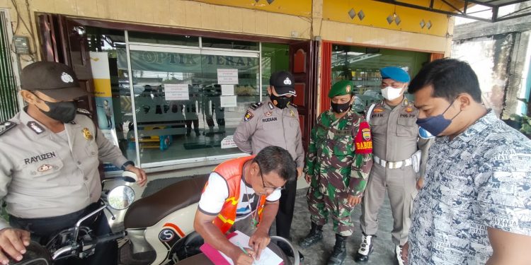 Temukan Pelanggar Prokes, Polsek Pangkalan Kerinci Lakukan Teguran Ditempat