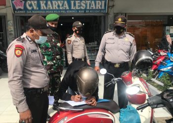 Polsek Pangkalan Kerinci Tegur Warga yang Langgar Prokes