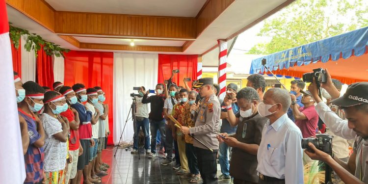 KKB Kampung Ambaidiru Serahkan Diri Kepangkuan NKRI