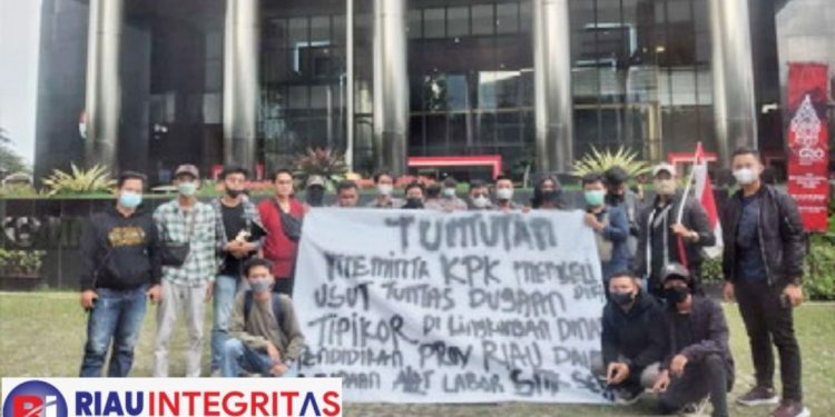 Aksi Demonstrasi Didepan Kantor KPK, FORMAPENDRI : Tangkap Mantan Kadisdik Provinsi Riau