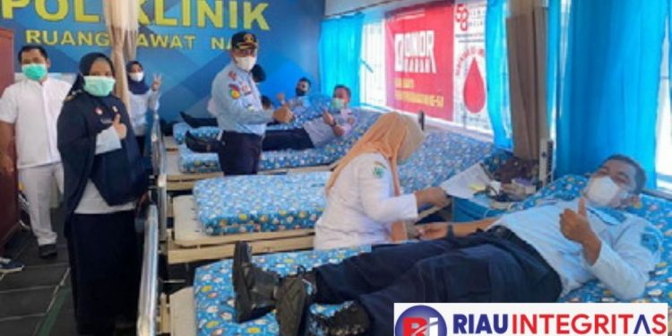 Dalam Rangka HBP ke-58 Tahun 2022, Kalapas Kelas II Bengkalis serta Jajaran dan PMI Laksanakan Donor Darah