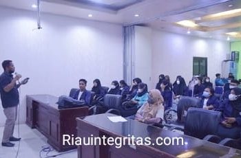 Pengurus HMTI Melakukan Seminar PKM dan KMIPN Mengusung Tema “Creative with Technology to become Enterpreneur”