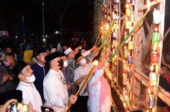 Bupati Bengkalis Kasmarni Resmikan Festival Budaya Lampu Colok Tingkat Kabupaten Bengkalis di Desa Damai