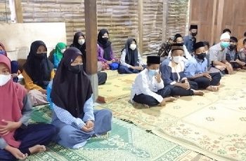 Forum Komunikasi Aktivis Masjid Berbuka Bersama dan Berbagi Bingkisan untuk Anak Yatim