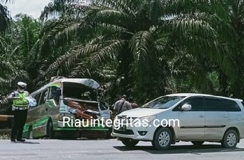 Kecelakaan Beruntun di Tanjakan Maut Jalan Lintas Perawang-Minas Terulang Lagi