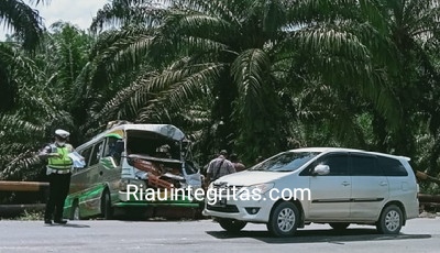 Kecelakaan Beruntun di Tanjakan Maut Jalan Lintas Perawang-Minas Terulang Lagi