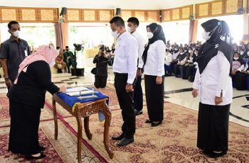 Lantik 470 CPNS dan PPPK, Bupati Kasmarni Sampaikan Tugas Pokok dan Fungsi