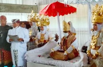 Gubernur DKI Anis Rasyid Baswedan Mendapatkan Gelar dari Ketua Adat Tulang Bawang Barat