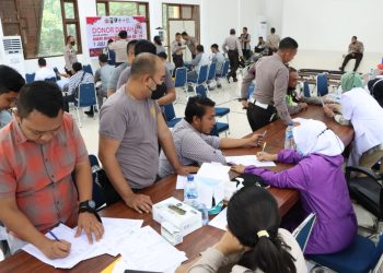 Menyambut Hari Bhayangkara ke-76, 203 Personil Polres Siak Menggelar Donor Darah