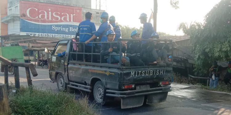 Tumpal Hutabarat Bicara !!! Meminta Angkutan Pekerja Subkontraktor PT IKPP TBK Perawang Ditindak