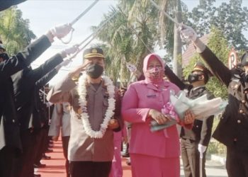 Sekda Siak Tepung Tawar Kapolres Baru Saat Pisah Sambut