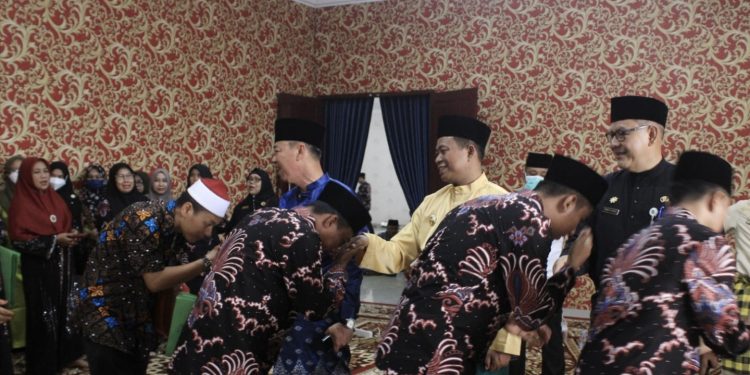 Afrizal Sintong Lepas Peserta MTQ ke Provinsi Riau