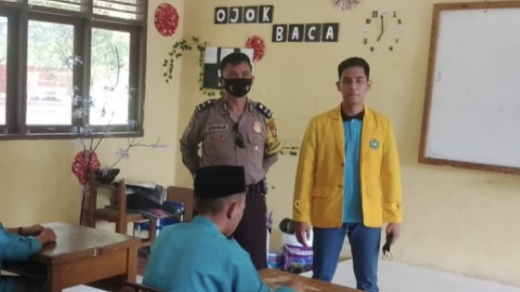 Bhabinkamtibmas Kampung Maredan Barat Dampingi Rombongan KBM Unilak