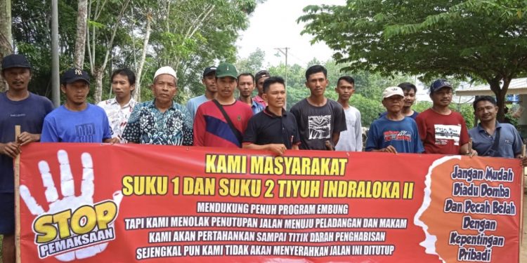 Warga Memanas, Jalan Desa Indra Loka 2 Ditutup