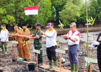 Gubri Tanam 200 Bibit Mangrove dan Luncurkan KKMD